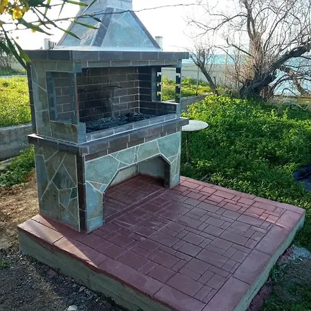 Beachfront Bliss In Corfu - Vasiliki's Sea House Lefkímmi
